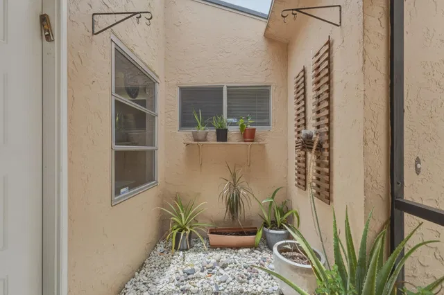 Residence photo 2