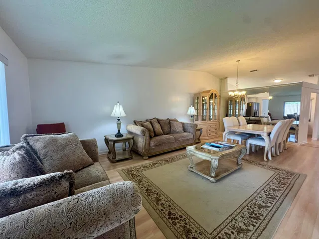 Residence photo 11