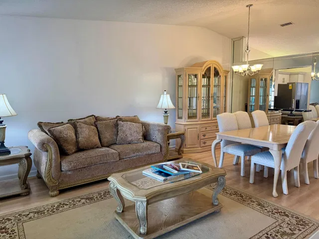 Residence photo 12
