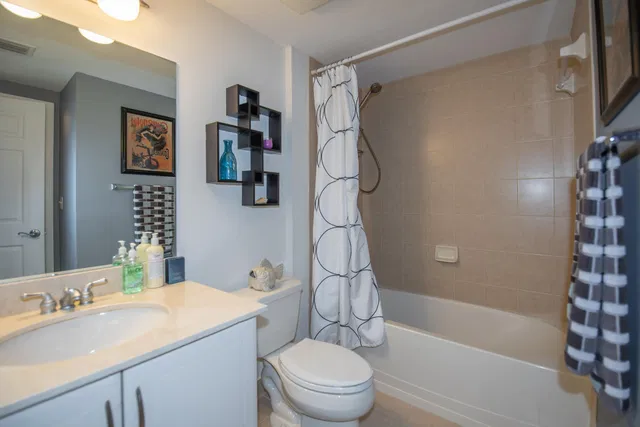 Unit 401 photo 14
