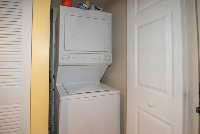 Unit 401 photo 18