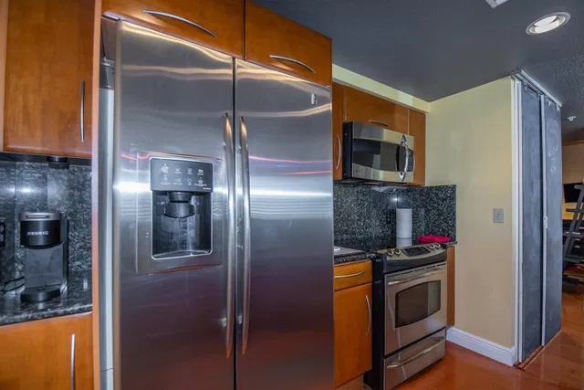 Unit 401 photo 33
