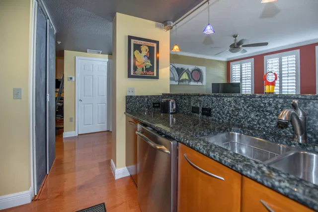 Unit 401 photo 35