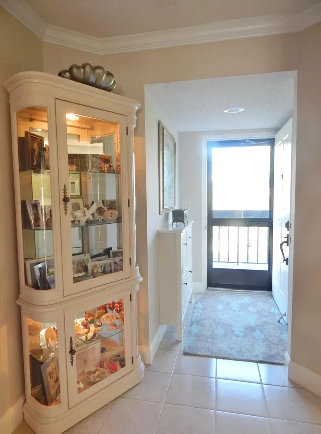 Unit 215 photo 5