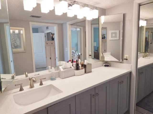 Unit 215 photo 12