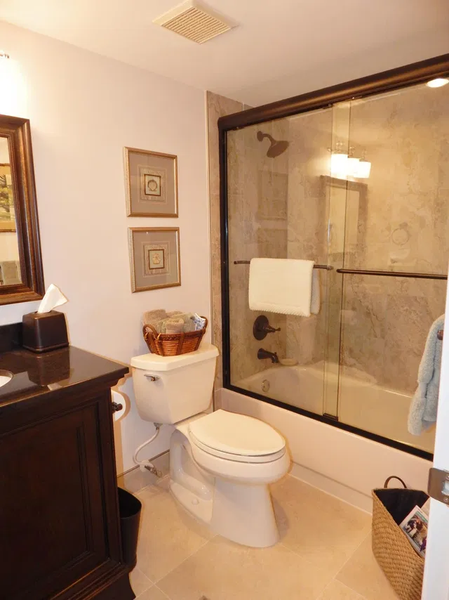 Unit 215 photo 14