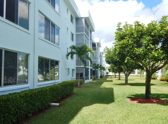 Unit 215 photo 21