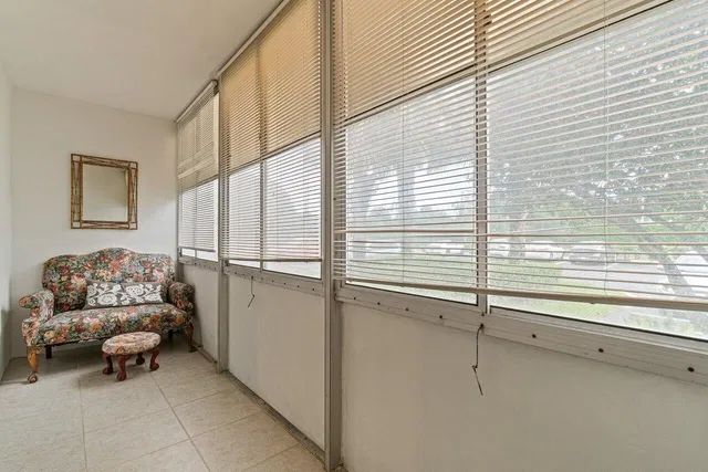 Residence photo 17