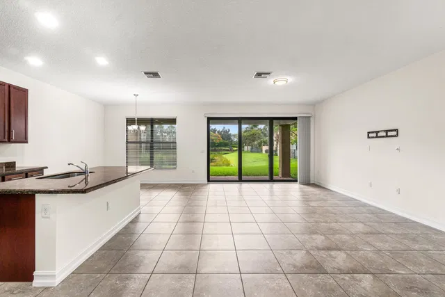 Residence photo 5