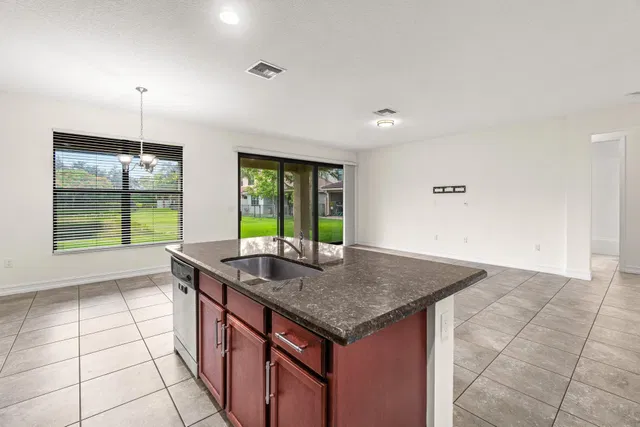 Residence photo 12