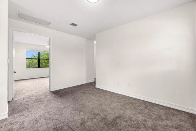 Residence photo 18
