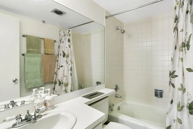 Unit 401 photo 11