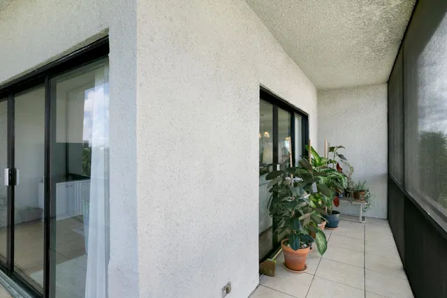 Unit 401 photo 15