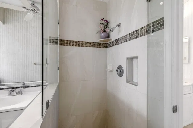 Residence photo 56