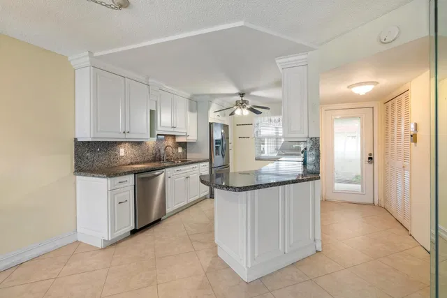  Unit 153 photo 8
