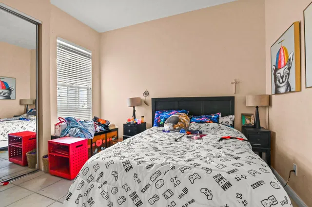 Residence photo 17