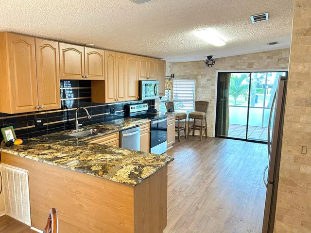 Residence photo 3