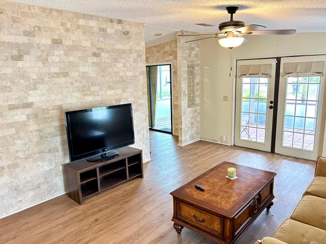 Residence photo 9