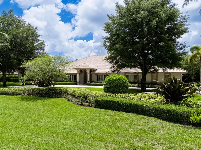 Pinewood Residence photo 4