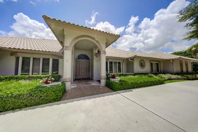 Pinewood Residence photo 5