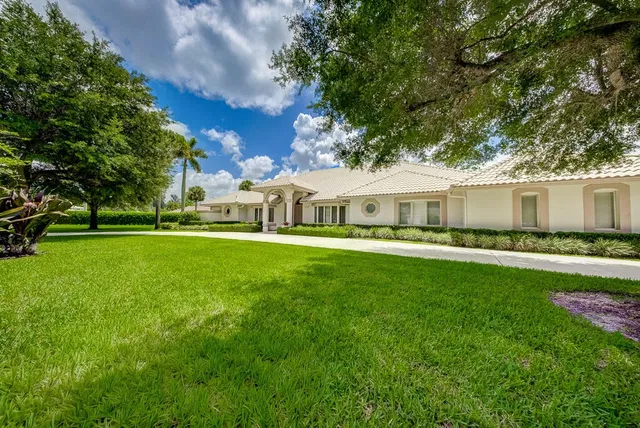 Pinewood Residence photo 8