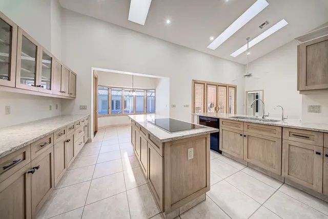 Pinewood Residence photo 17