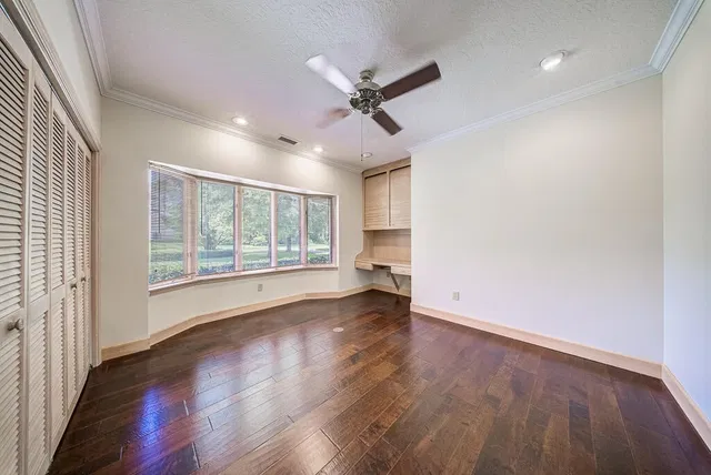 Pinewood Residence photo 33
