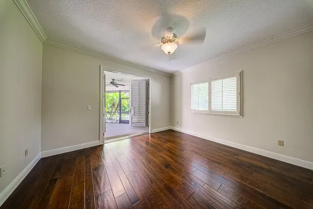 Pinewood Residence photo 37