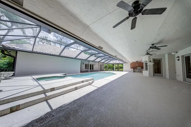 Pinewood Residence photo 40
