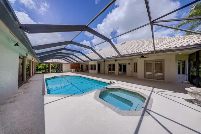 Pinewood Residence photo 42