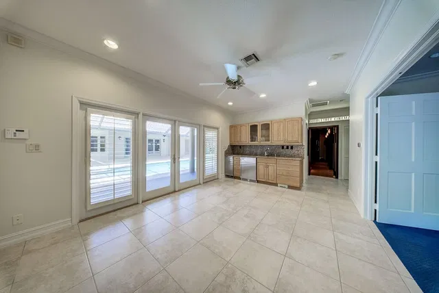 Pinewood Residence photo 47