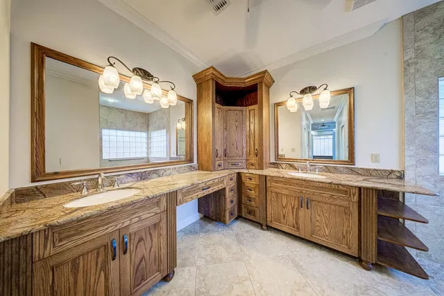Pinewood Residence photo 63