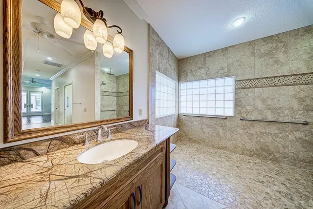 Pinewood Residence photo 64