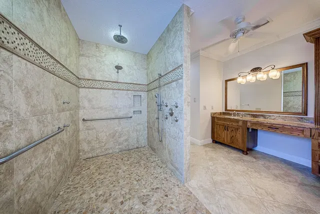 Pinewood Residence photo 65