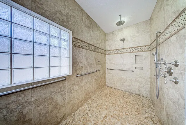 Pinewood Residence photo 66