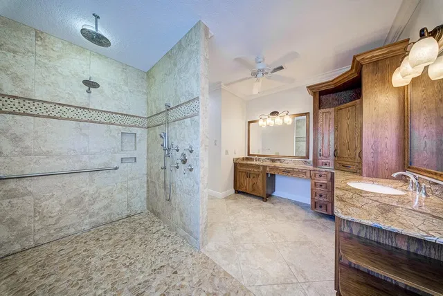 Pinewood Residence photo 67