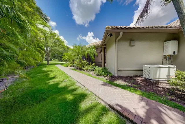 Pinewood Residence photo 68