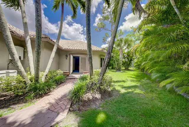 Pinewood Residence photo 69