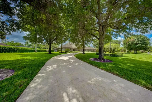 Pinewood Residence photo 72