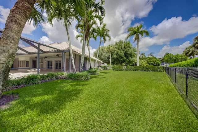 Pinewood Residence photo 76