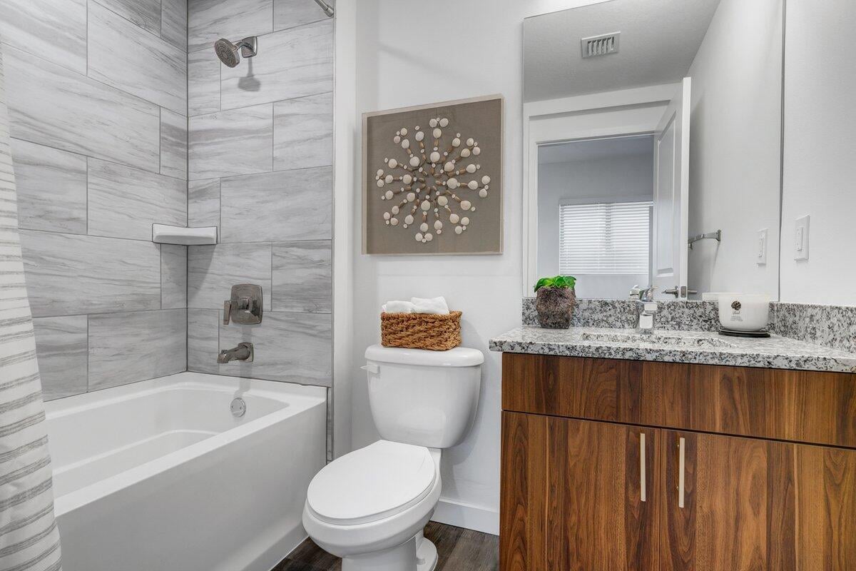 Unit Unit 206 photo 12