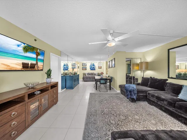 Unit 104 photo 11