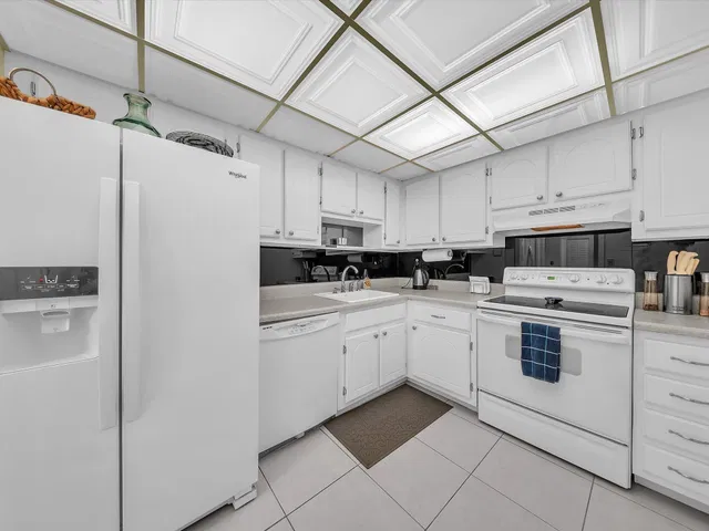 Unit 104 photo 15