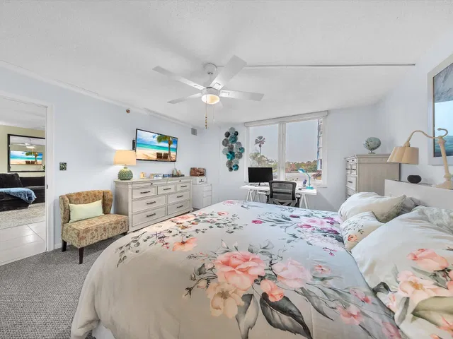 Unit 104 photo 20