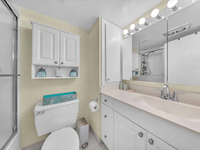 Unit 104 photo 22