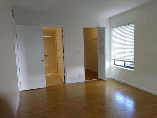 Unit B3 photo 6