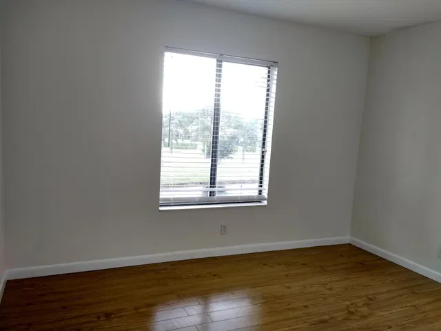 Unit B3 photo 9