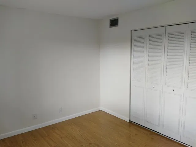 Unit B3 photo 10
