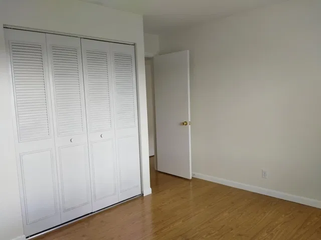 Unit B3 photo 11