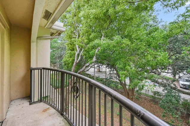 Unit 1109 photo 6